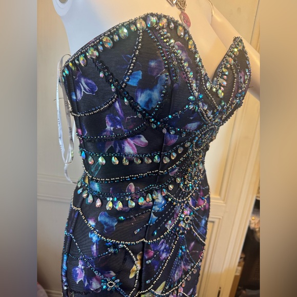 Ellie Wilde mermaid style beaded prom dress - Picture 5 of 10